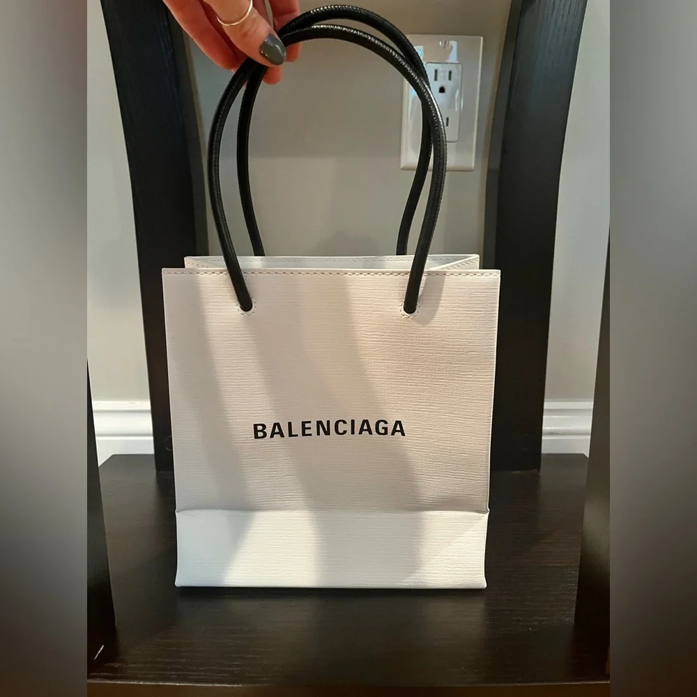 Balenciaga white shopping style hand bag! Gently preowned! - Picture 1 of 10